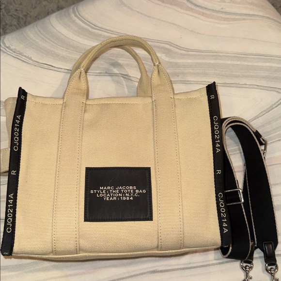 MARC JACOBS THE JACQUARD SMALL TOTE BAG in Warm Sand - Picture 4 of 6